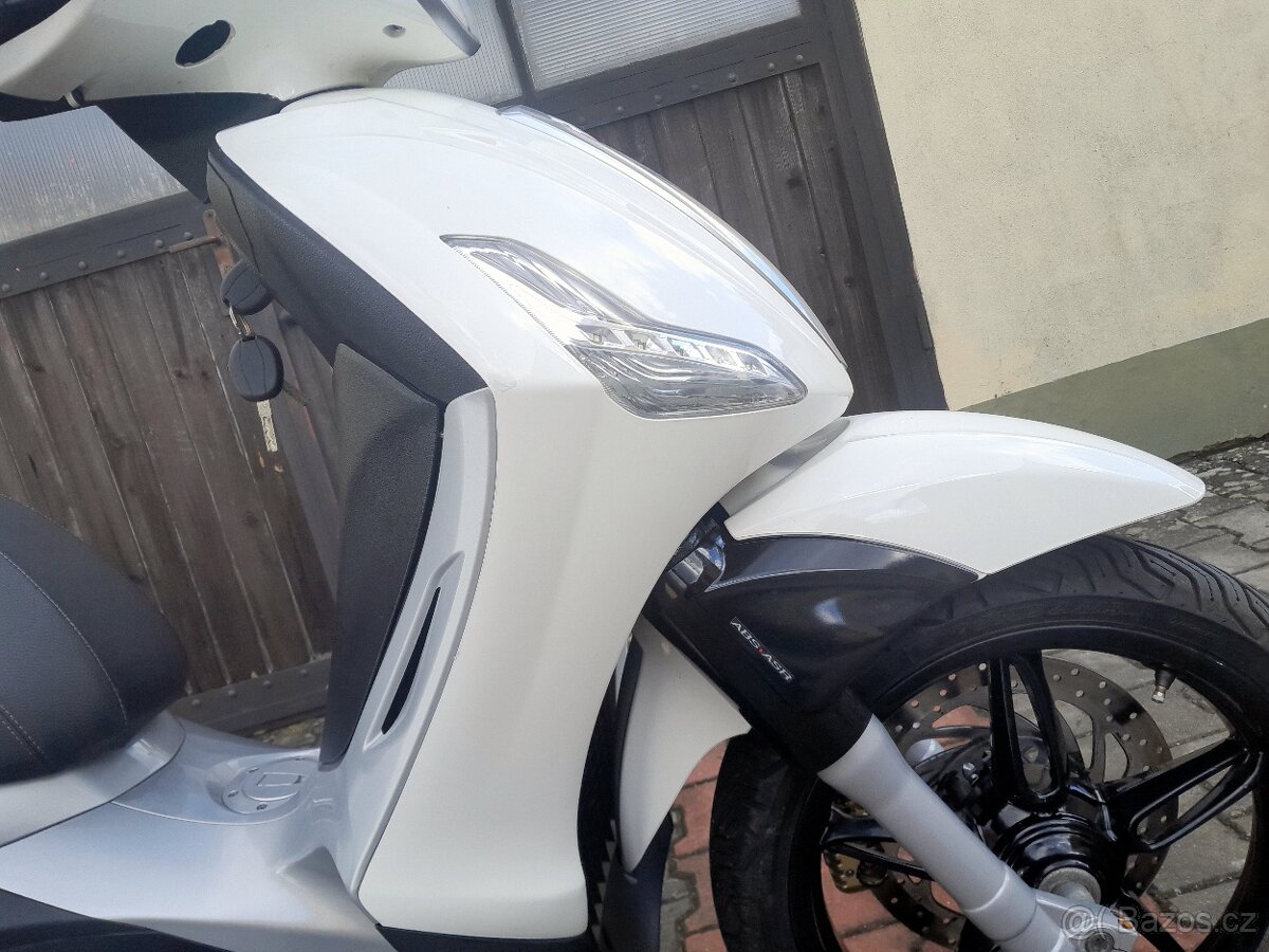 Piaggio Beverly 350i ABS, ASR - 9