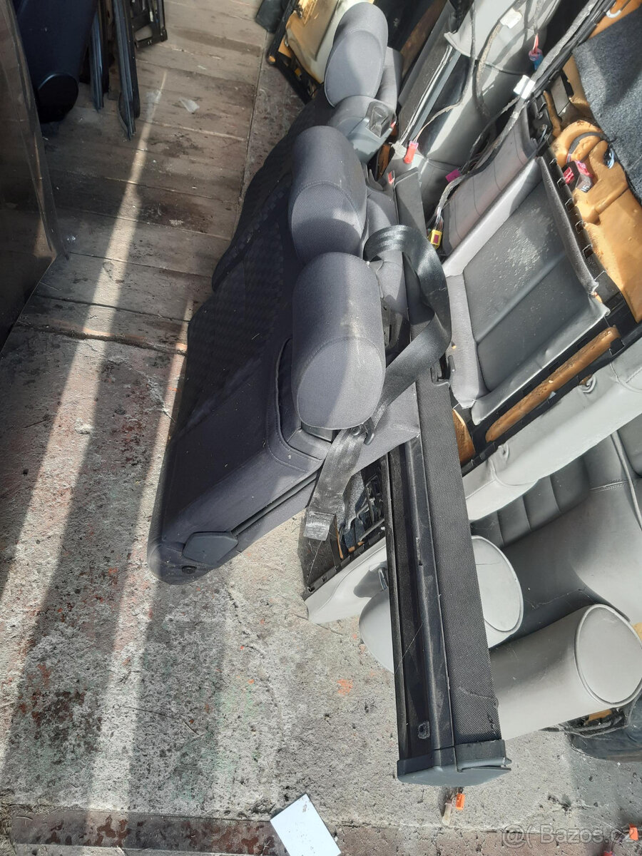 AUDI A6 C5 - sedačky + roleta - 9