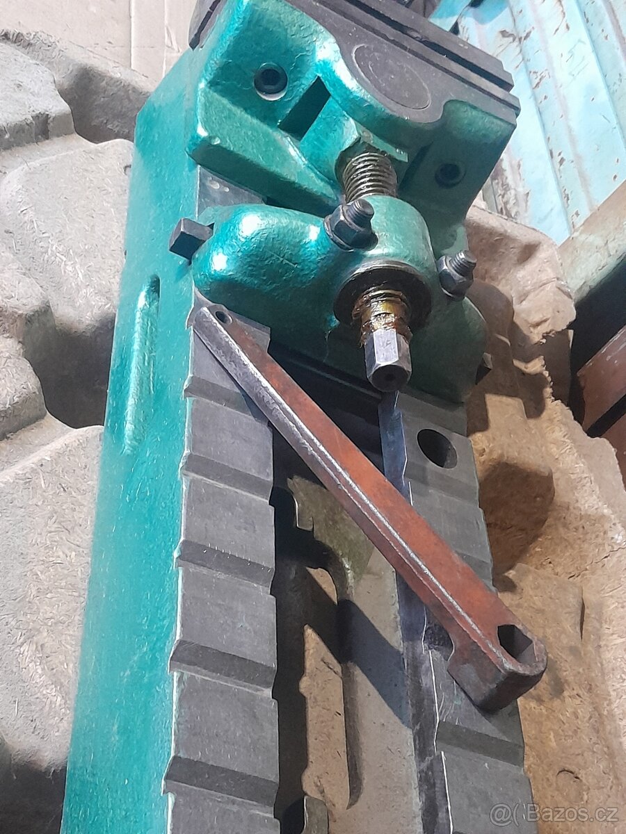 Masivní strojní svěrák 250mm Odpočet DPH - 9