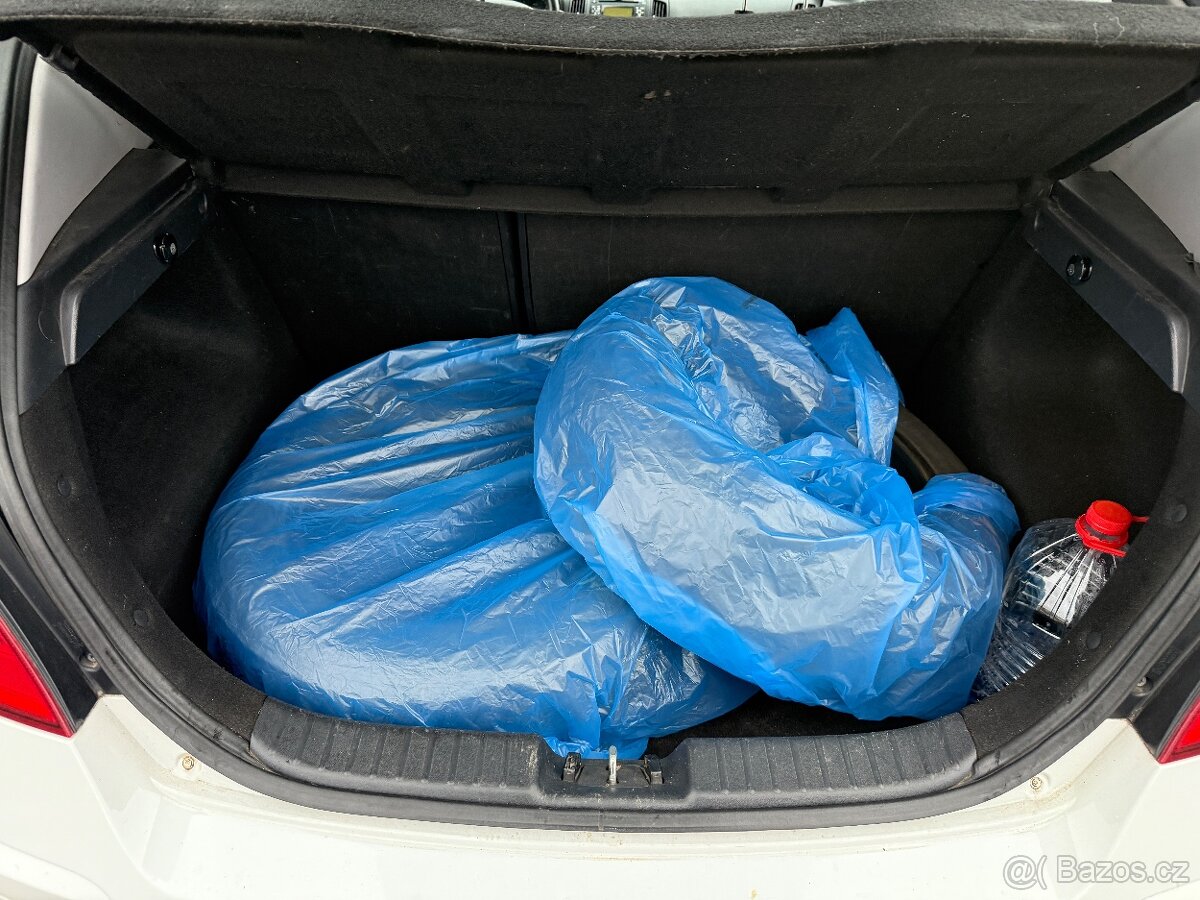 HYUNDAI i30 1,4i 80kW - rok 2011 - Klima - Nové v ČR - 9