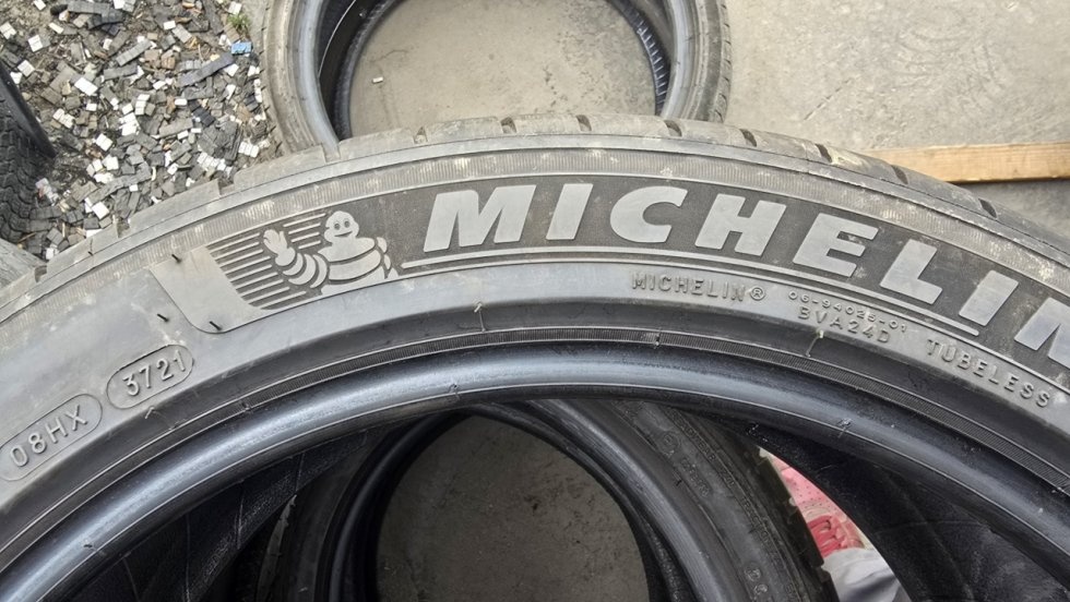 Letní pneumatiky 235/45/18 Michelin - 9
