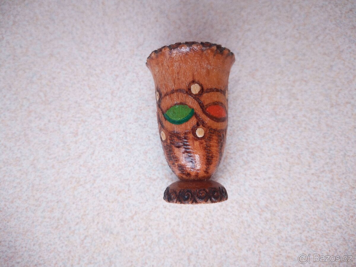 Porcelánové vázičky, košík, pejsek, ovečka, kačer - 9