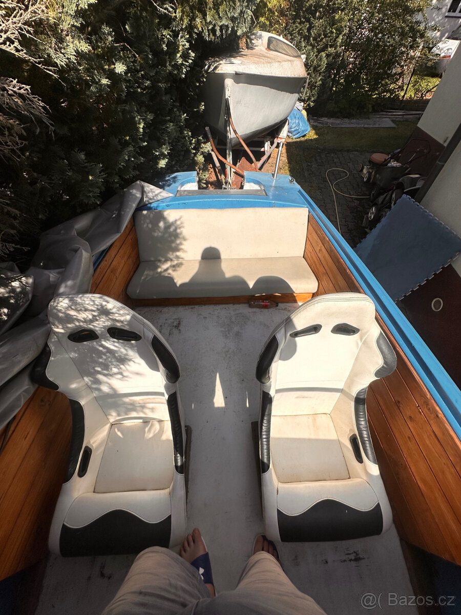 Motorový člun 5,5 metrů - 9