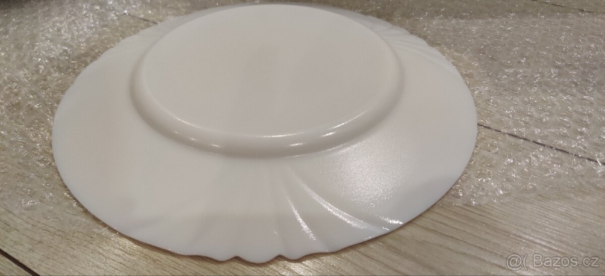 Sada bílých talířů - 9
