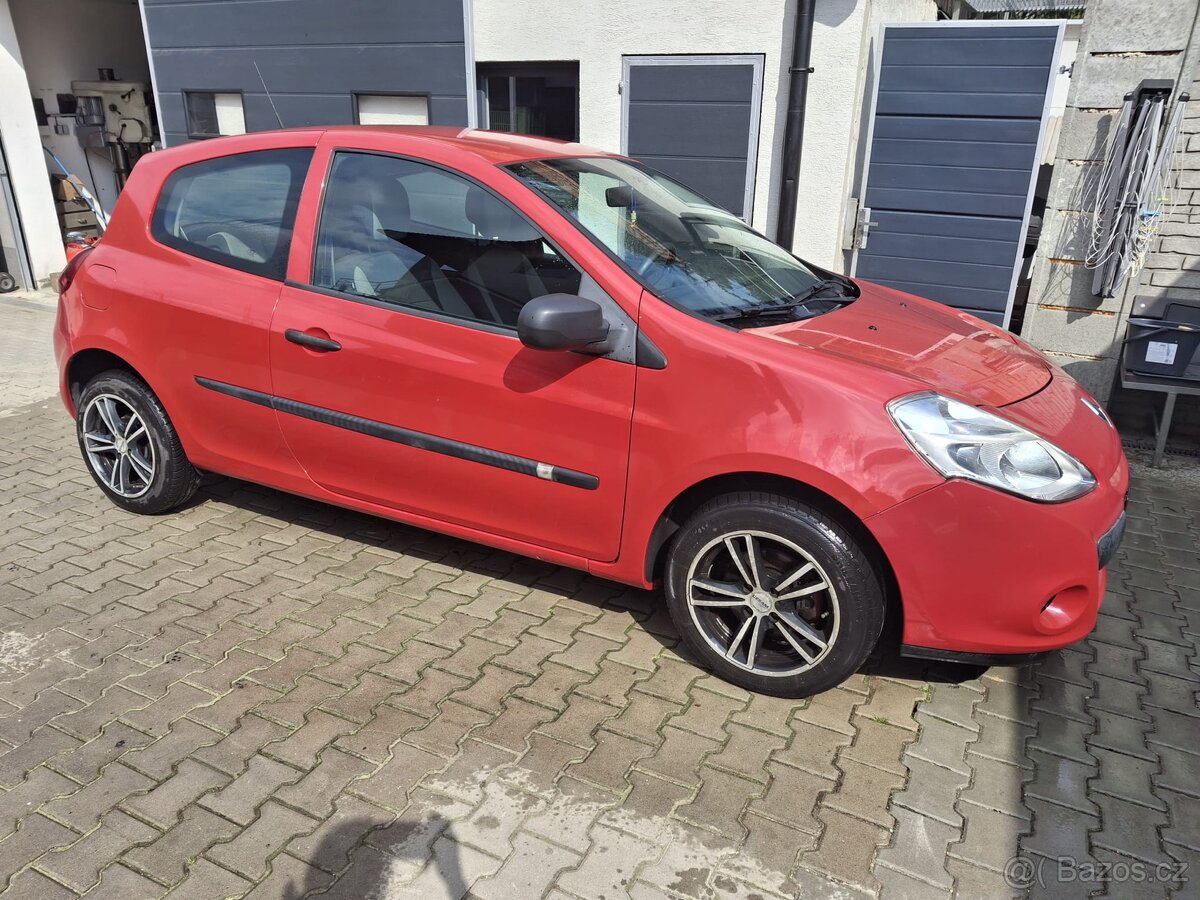 Renault Clio - 9