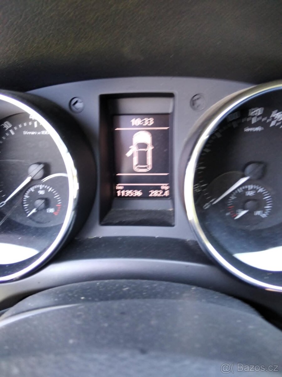 Škoda Yeti 1.2 TSI 77 Kw NEHAVAROVANÉ 1 MAJITEL - 9