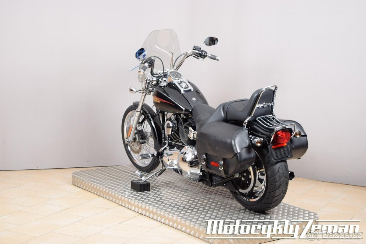 Harley-Davidson FXSTC Softail Custom 2010 - 9