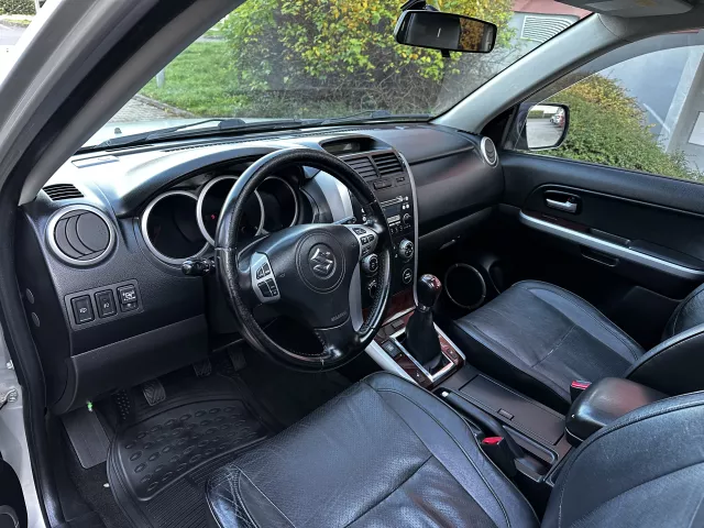 Suzuki Grand Vitara II 2.0i LPG 4x4 Kůže Xenony Tažné Šíbr - 9