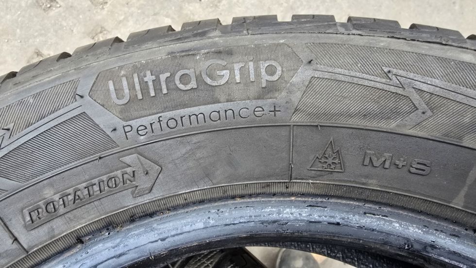 Zimní pneu 215/60/16 Good Year - 9