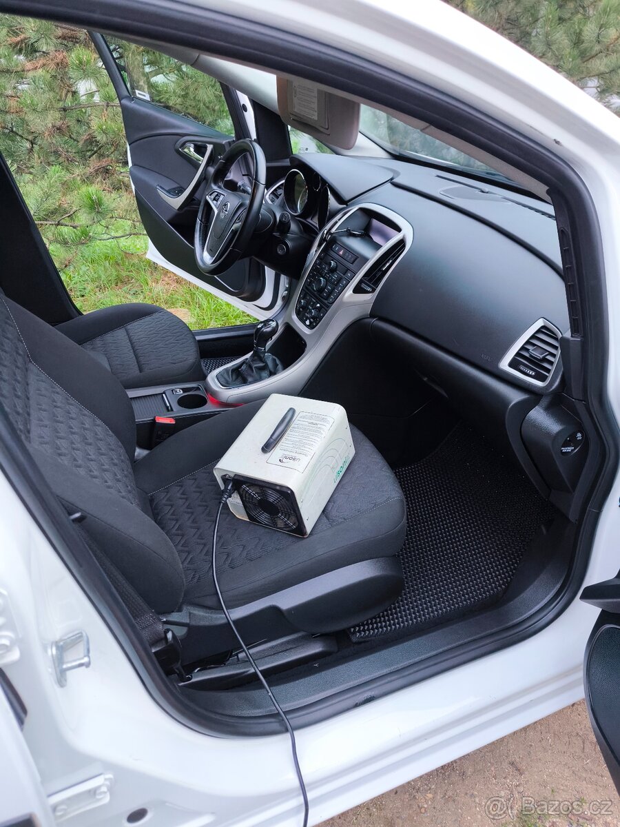 Opel Astra sport tourer 2013 - 9