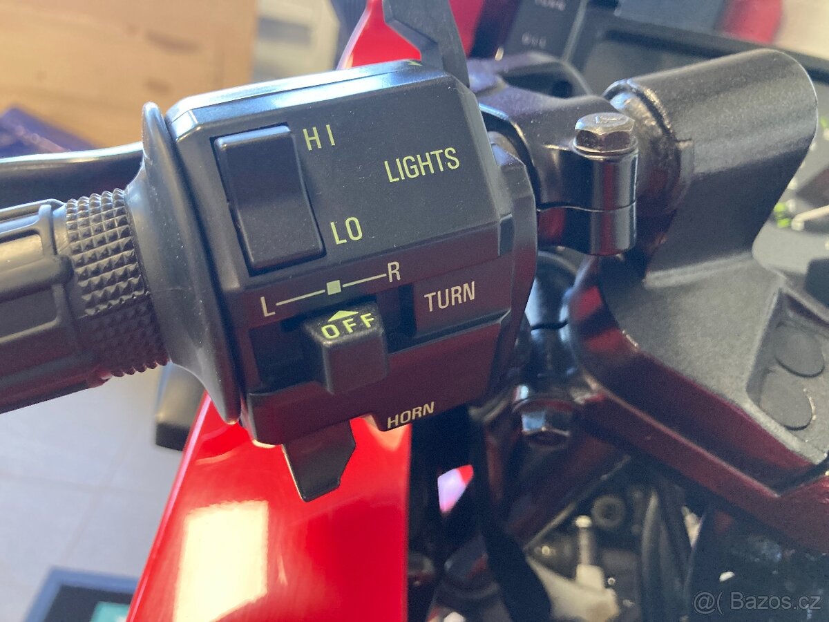 KAWASAKI GPX 600 - 9