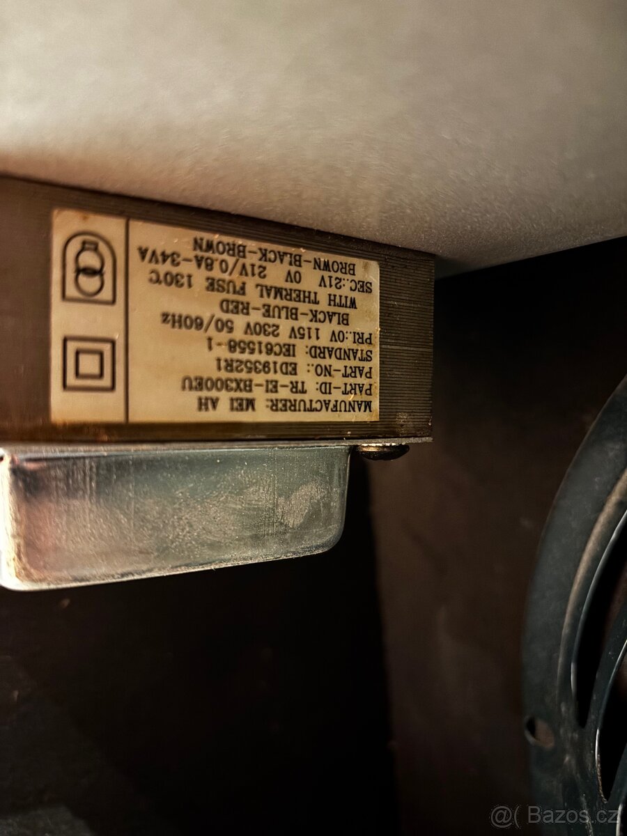 Elektrický kytarový lampový zesilovač BEHRINGER - 9