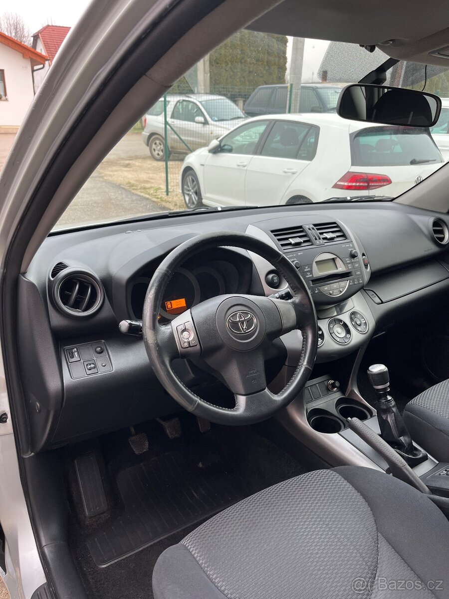 Toyota Rav4 2.2 D-4D 4x4 = Uzávierk, Bez korozie, = - 9