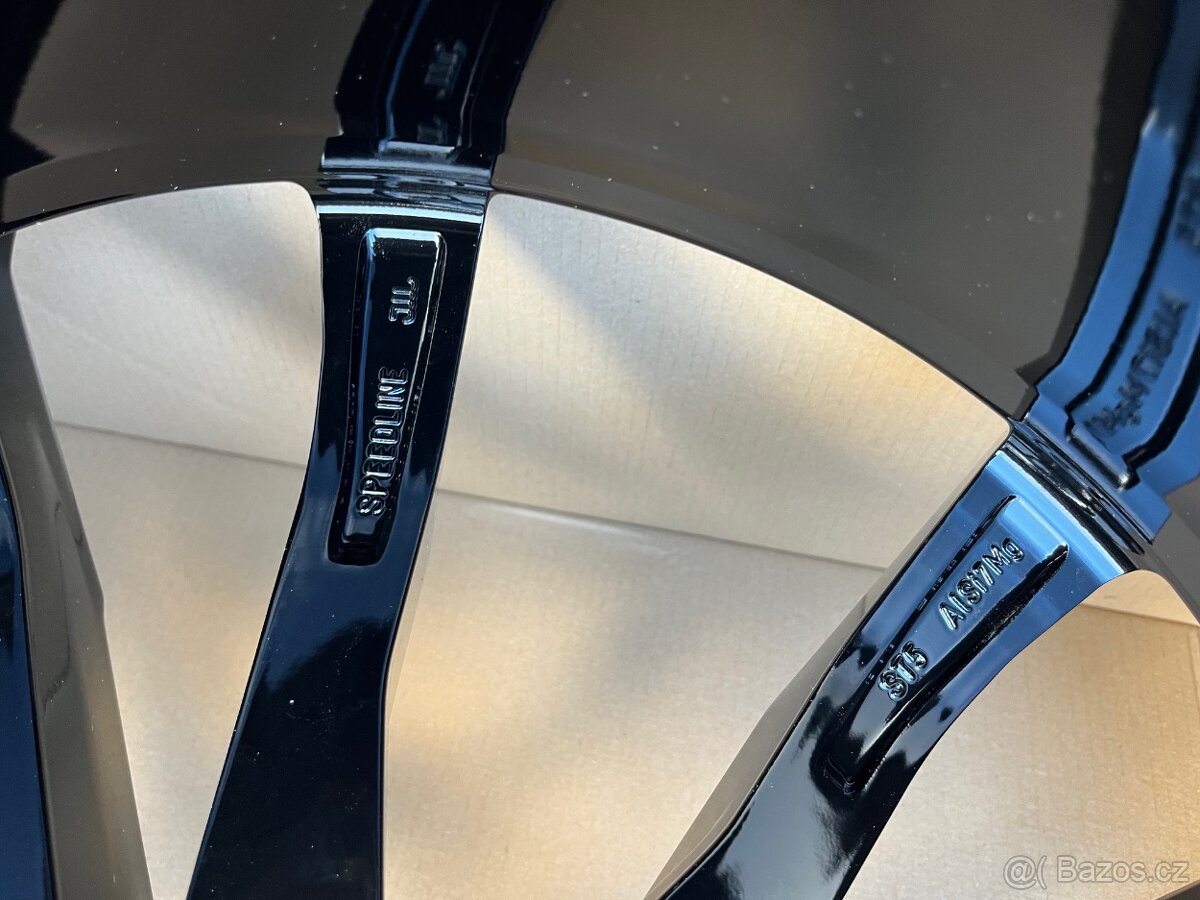 LAMBORGHINI URUS 23" Black, nové, originál - 9