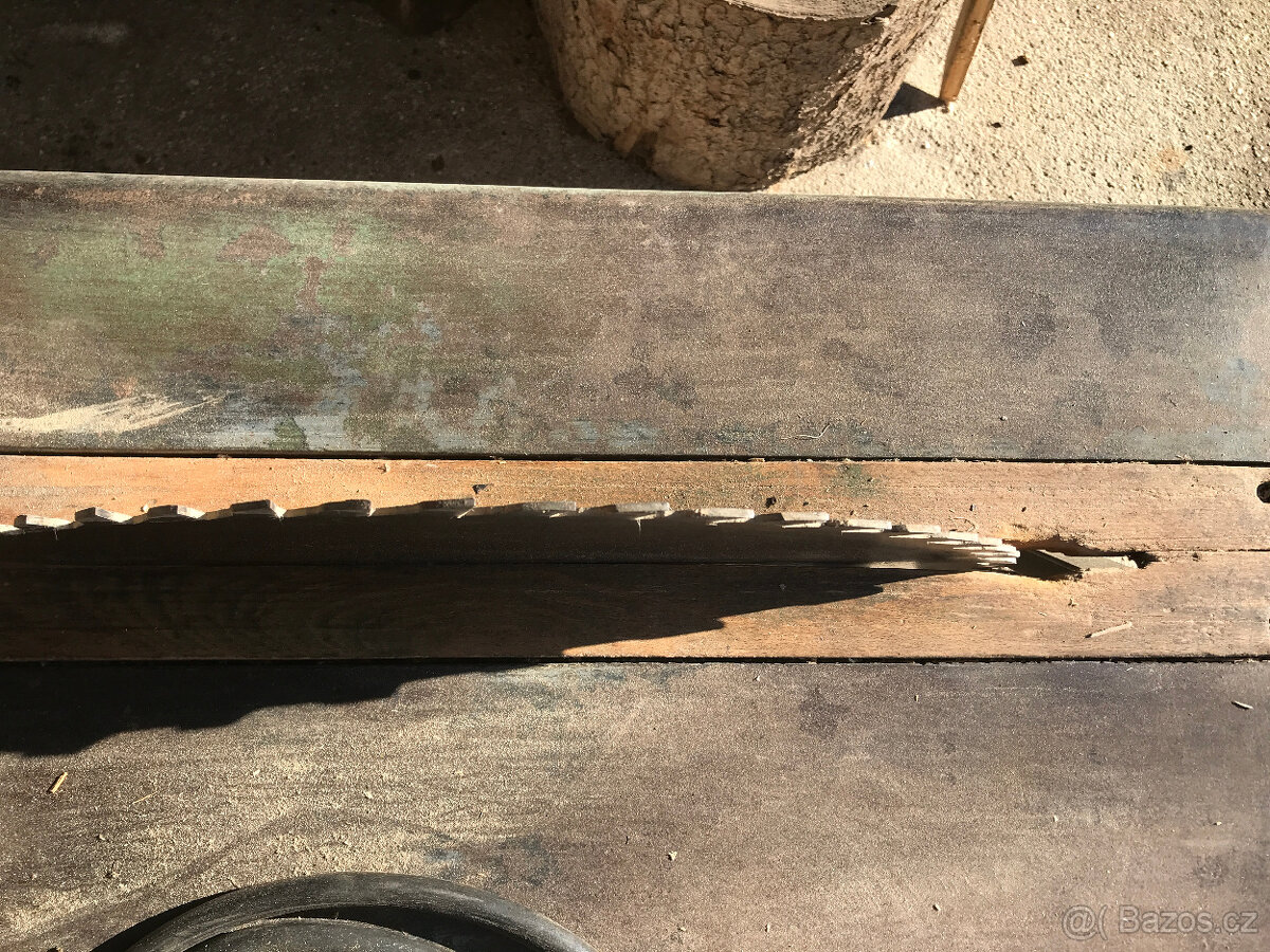 Pila cirkulárka na dřevo. - 9