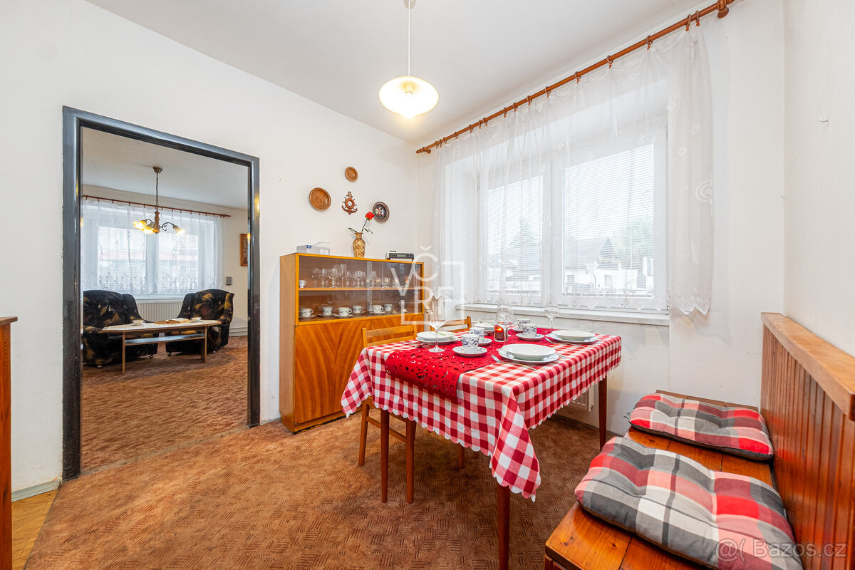 Zachovalý rodinný dům s pozemkem v obci Kořenice u Kolína - 9