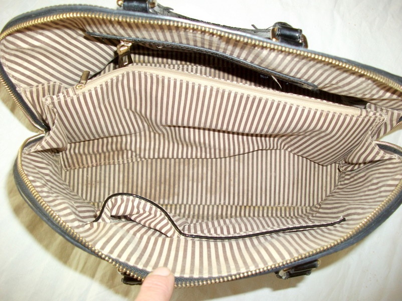 Stylová lakovaná KABELKA do ruky - 9