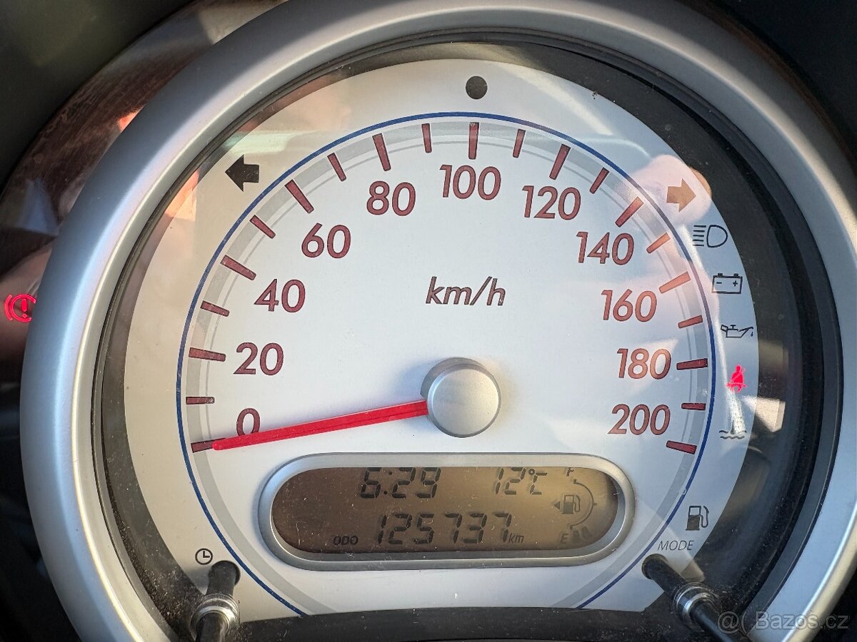 Suzuki Splash 1.0, 48kW, Klima, Výhřevy - 9