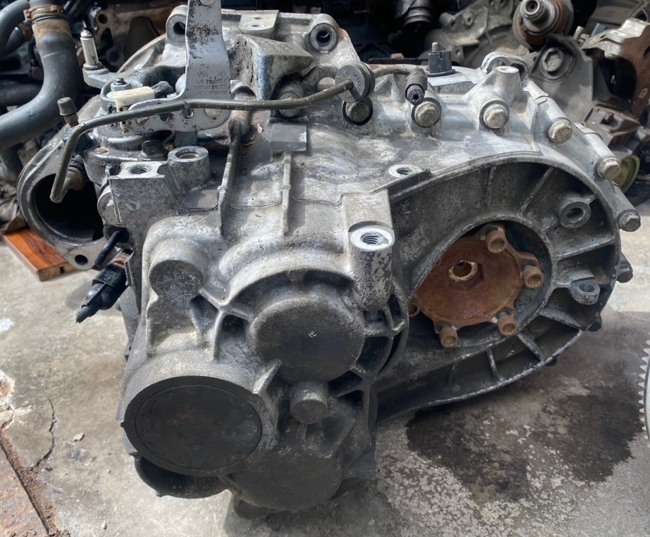Díly motoru Vw 1.9 TDI 85kw typ AUY alterator,starter atd - 9