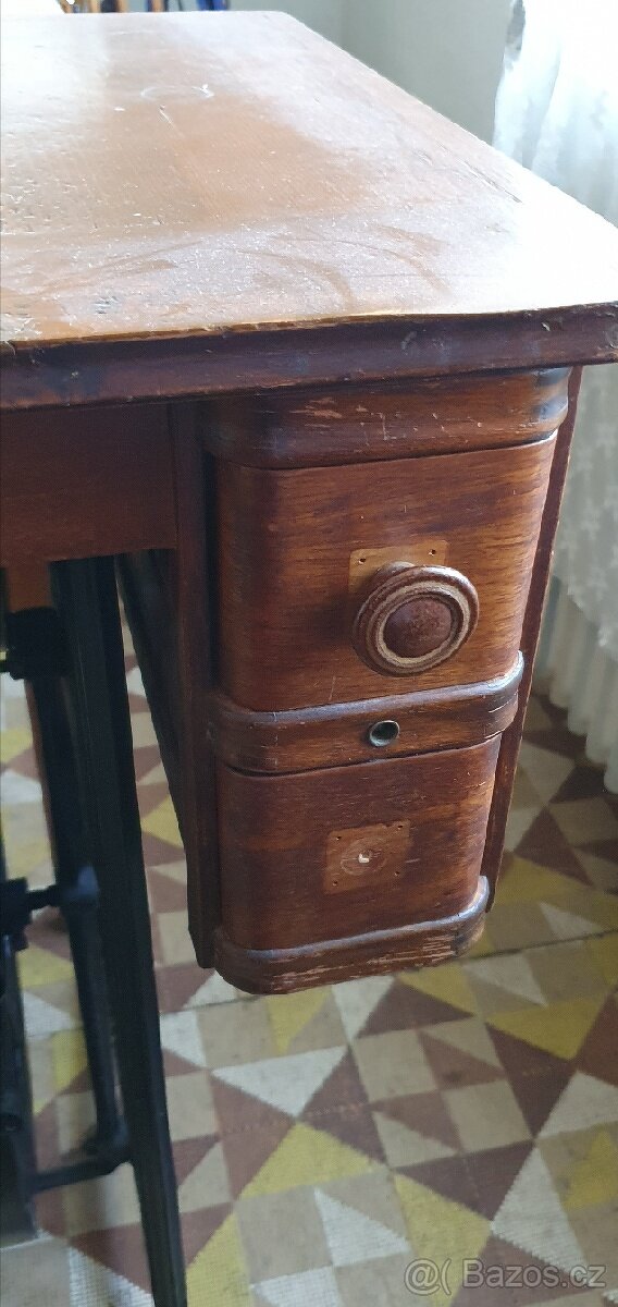 Šlapací šicí stroj Lada - 9