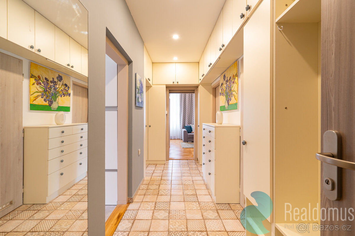 Prodej, byt 3+1 po kompletní rekonstrukci, J. Š. Baara, Česk - 9
