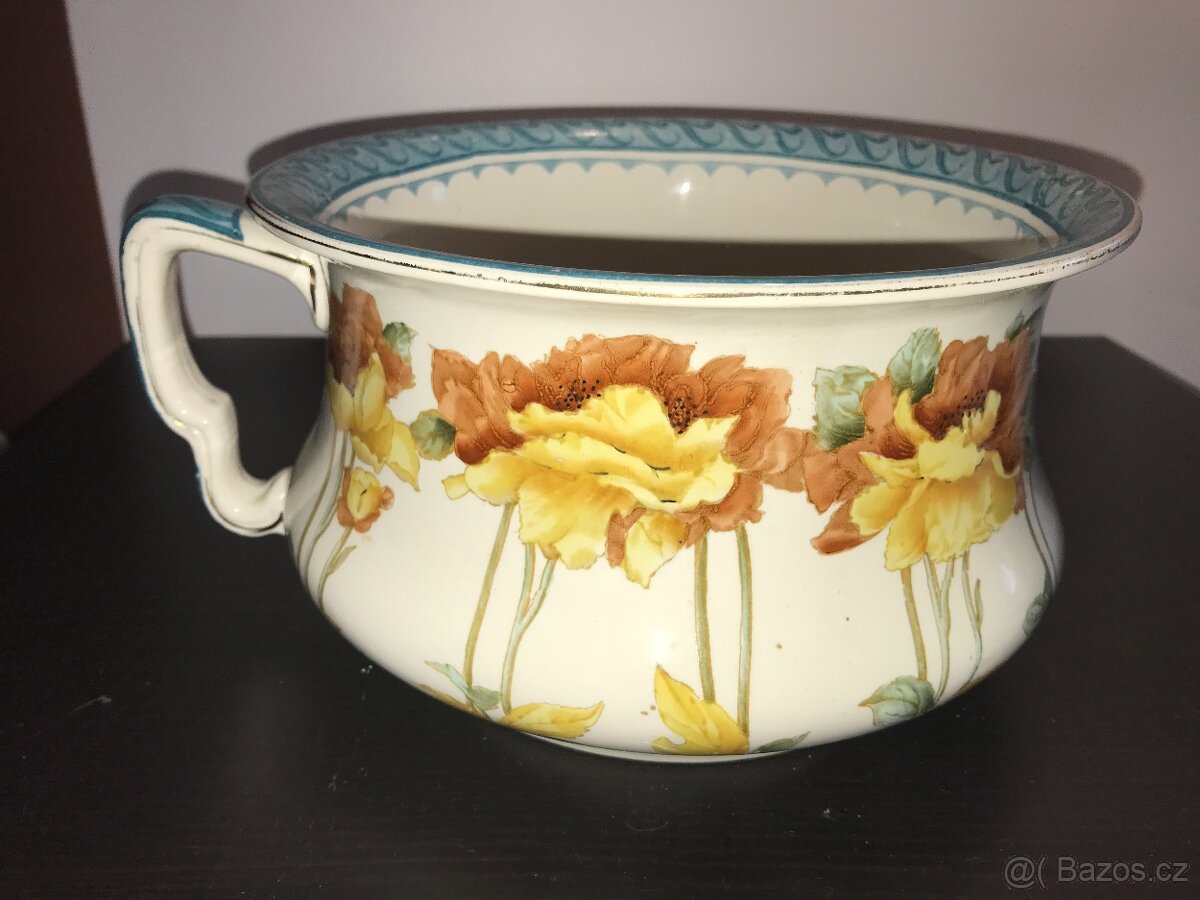 Sběratel nabízí staré porcelánové nočníky - 9
