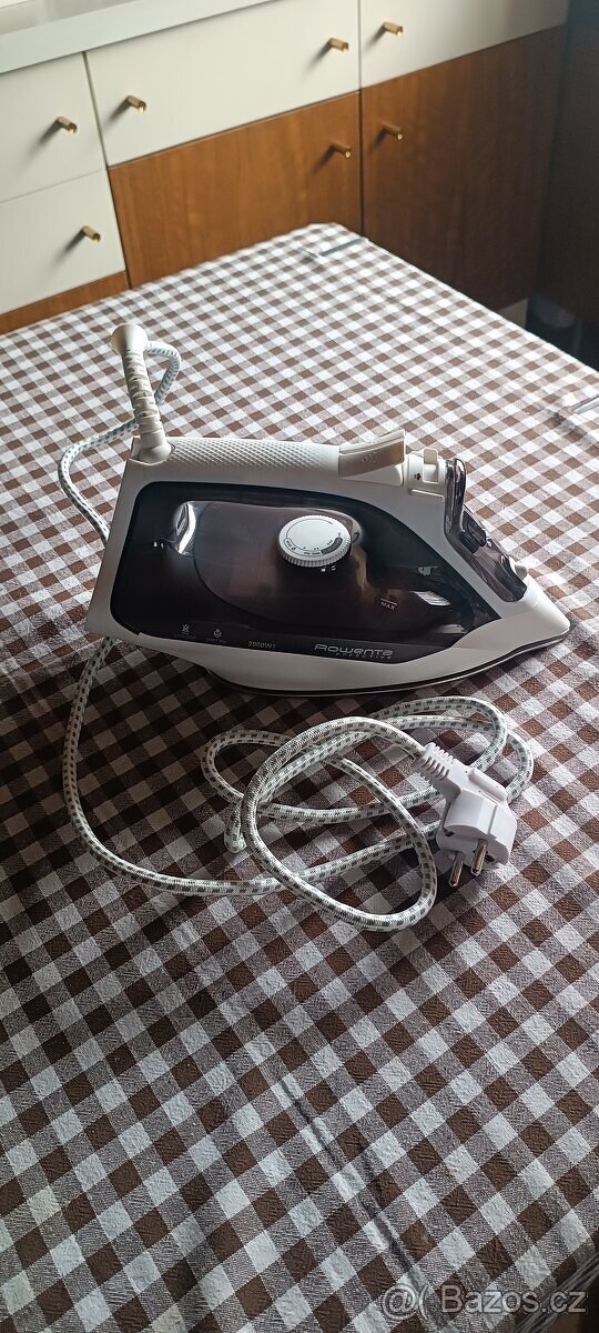 Žehlička Rowenta Effective 2000W - 9