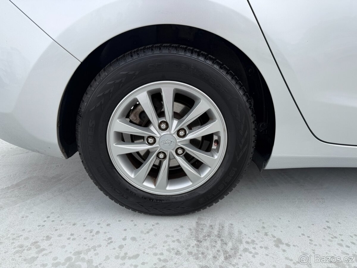 Hyundai i30 1.6 CRDi/81kW Trikolor - 9