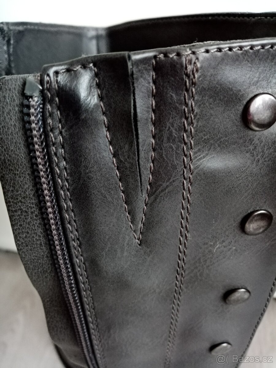 Tmavě šedé kozačky - 9
