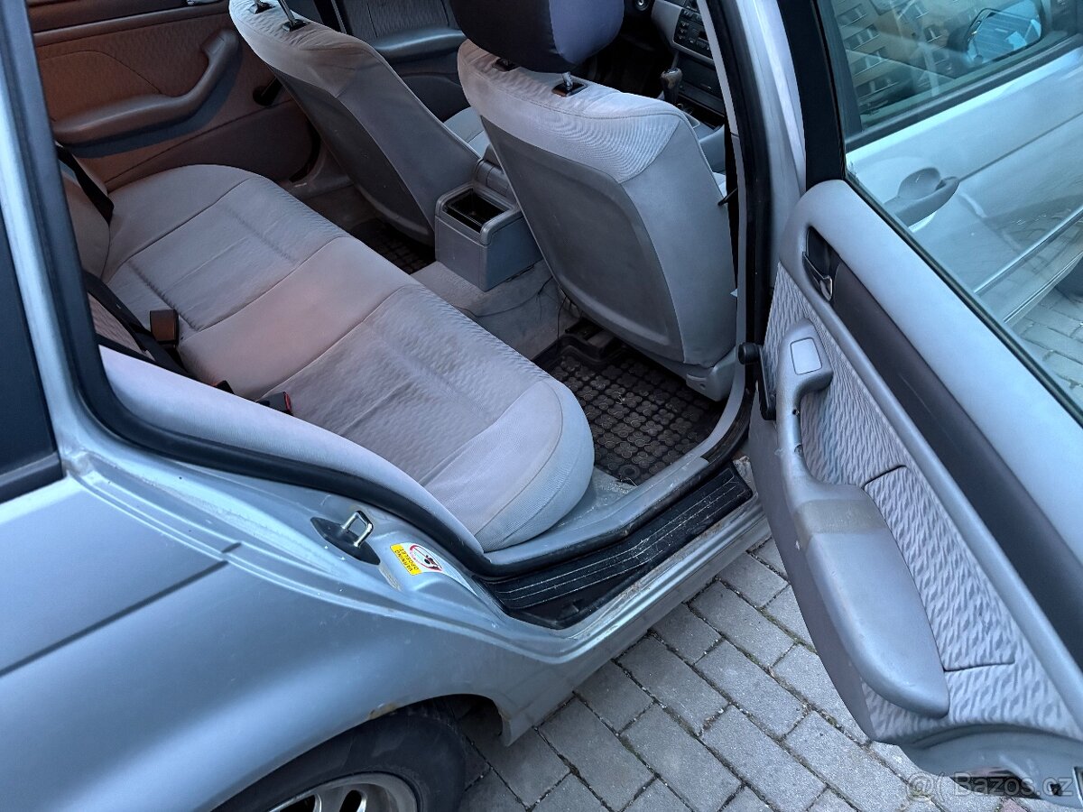 Prodám Bmw E46 2.0 D. 100 Kw. R.v. 2000 - 9