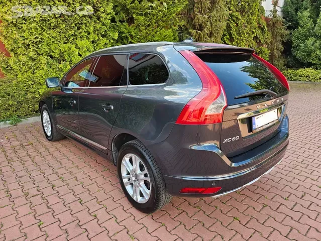 Volvo XC60 2.4 D5 169kW,AWD,Summum,Webasto,141tkm,Pano,Navi. - 9