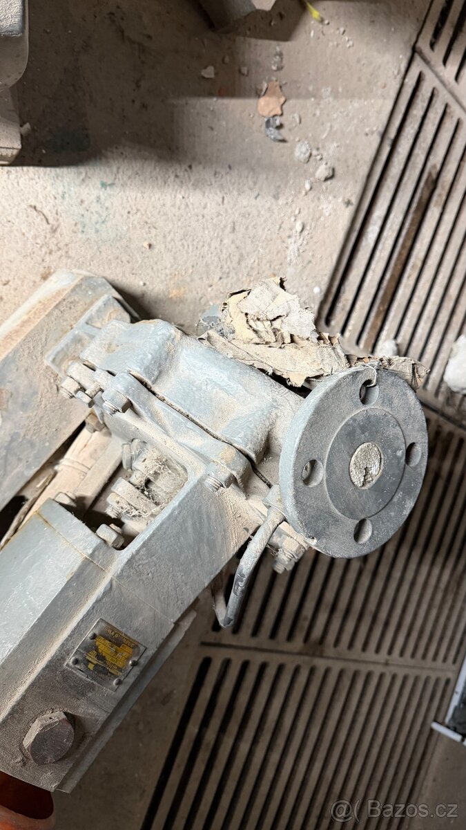 ELEKTROMOTOR S ČERPADLEM - 9