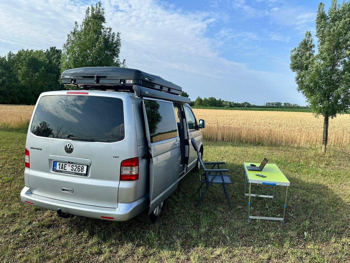 VW Multivan T5 1.9 TDI 75kW + střešní stan + markýza, servis - 9