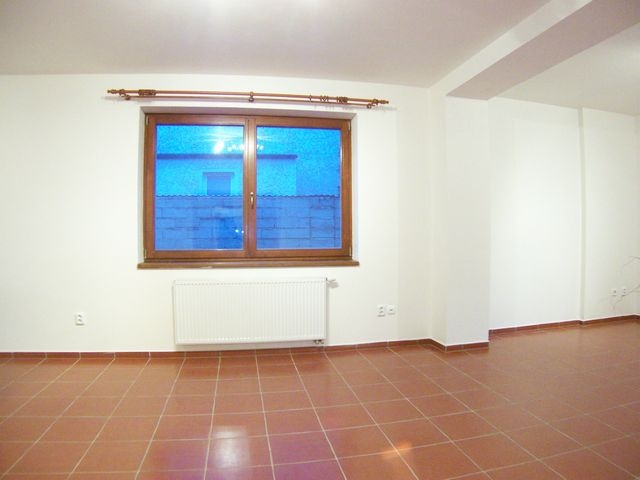 Byt 96 m2, 2 ložnice, velký obývák, 20 minut do Prahy - 9