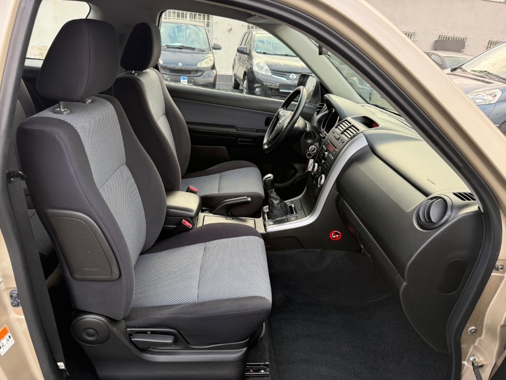 Suzuki Grand Vitara 1.6i 4x4 78Kw Comfort - 9