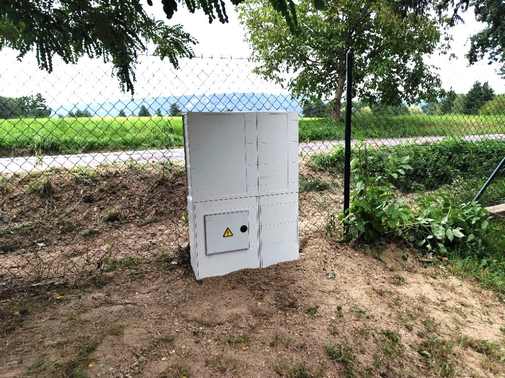 Krásná stavební parcela na prodej v klidném prostředí - 9