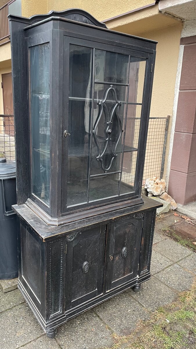 Skleněná vitrína z masívu - 9