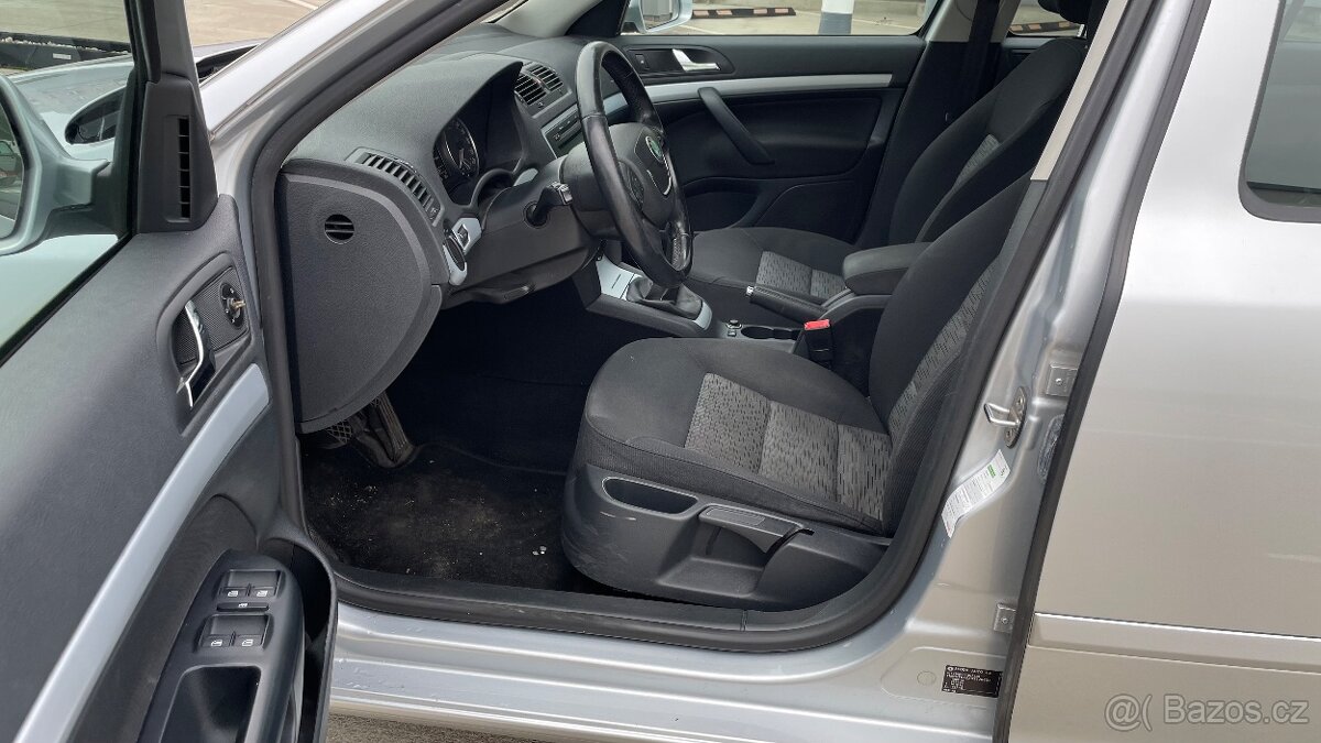 ŠKODA OCTAVIA 1.6TDI CLIMATRONIC - 9
