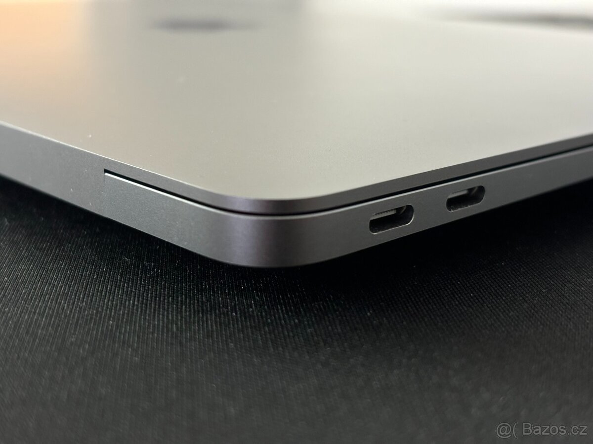 MacBook Air M1 8/256 - TOP stav, bez škrábnutí - 12500 Kč - 9