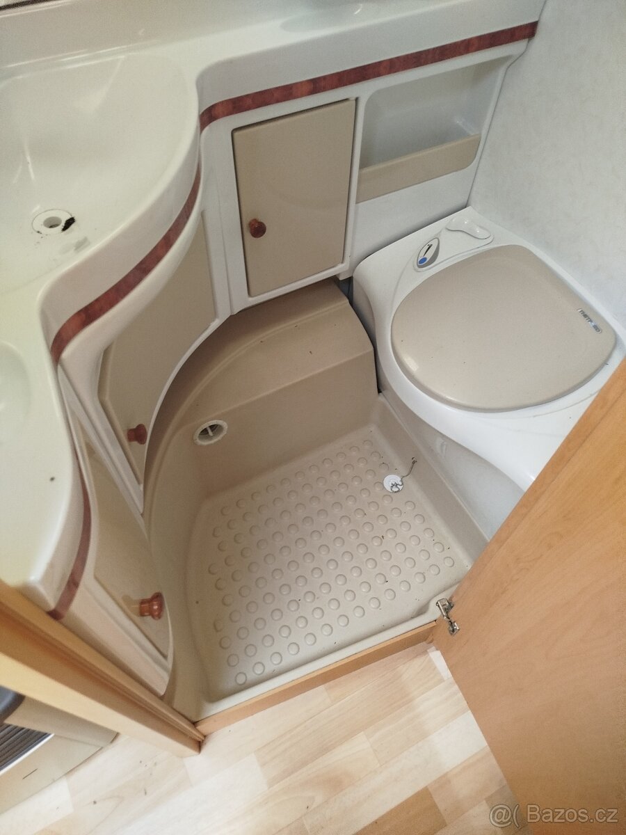 Karavan, Obytný přívěs Hobby 550 De Luxe - 9