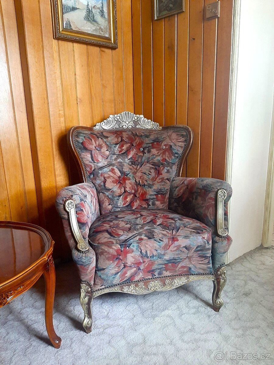 dvě křesla s konferenčním stolíkem - 9