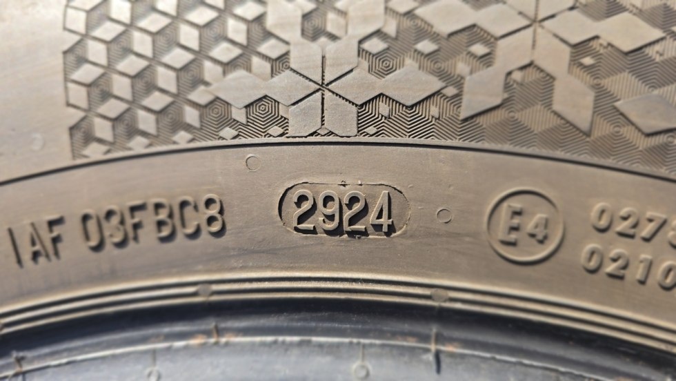 Zimní pneu 205/60/16 Continental - 9