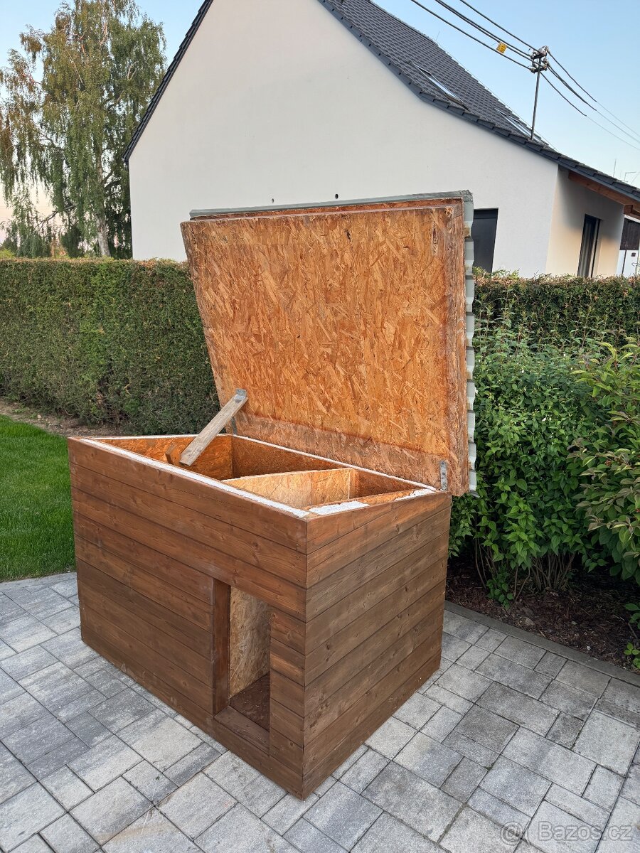 K prodeji zateplenou psí boudu pro středně velké plemeno. - 9