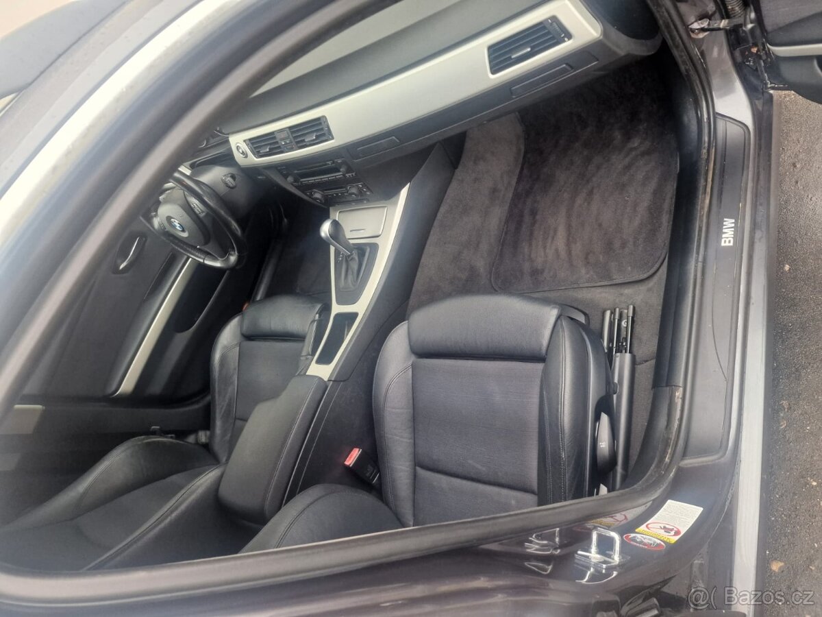 BMW 330xi Touring (E91) – xDrive – 3.0 benzín Automat Rok vý - 9