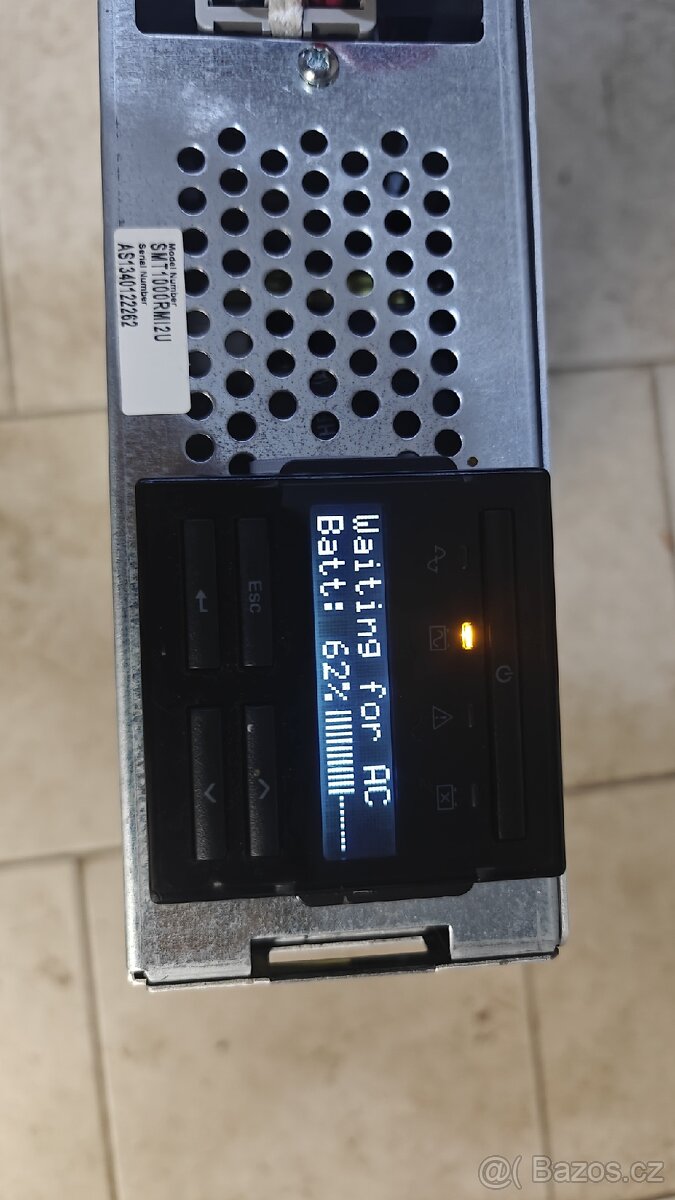 2x profi UPS APC SMT1000RMI2U v perfektním stavu - 9