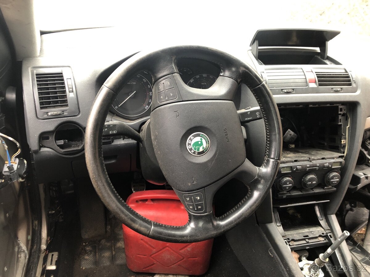 Škoda Octavie 2 , zlata barva , náhradní dily - 9