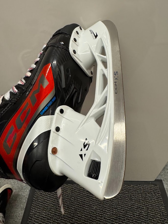 BRUSLE CCM JETSPEED FT 680 , vel. 45/9,5 R - 9