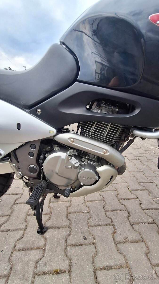 Suzuki XF 650 Freewind - 9