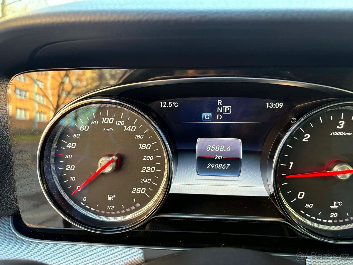 Mercedes Benz E220 - 9