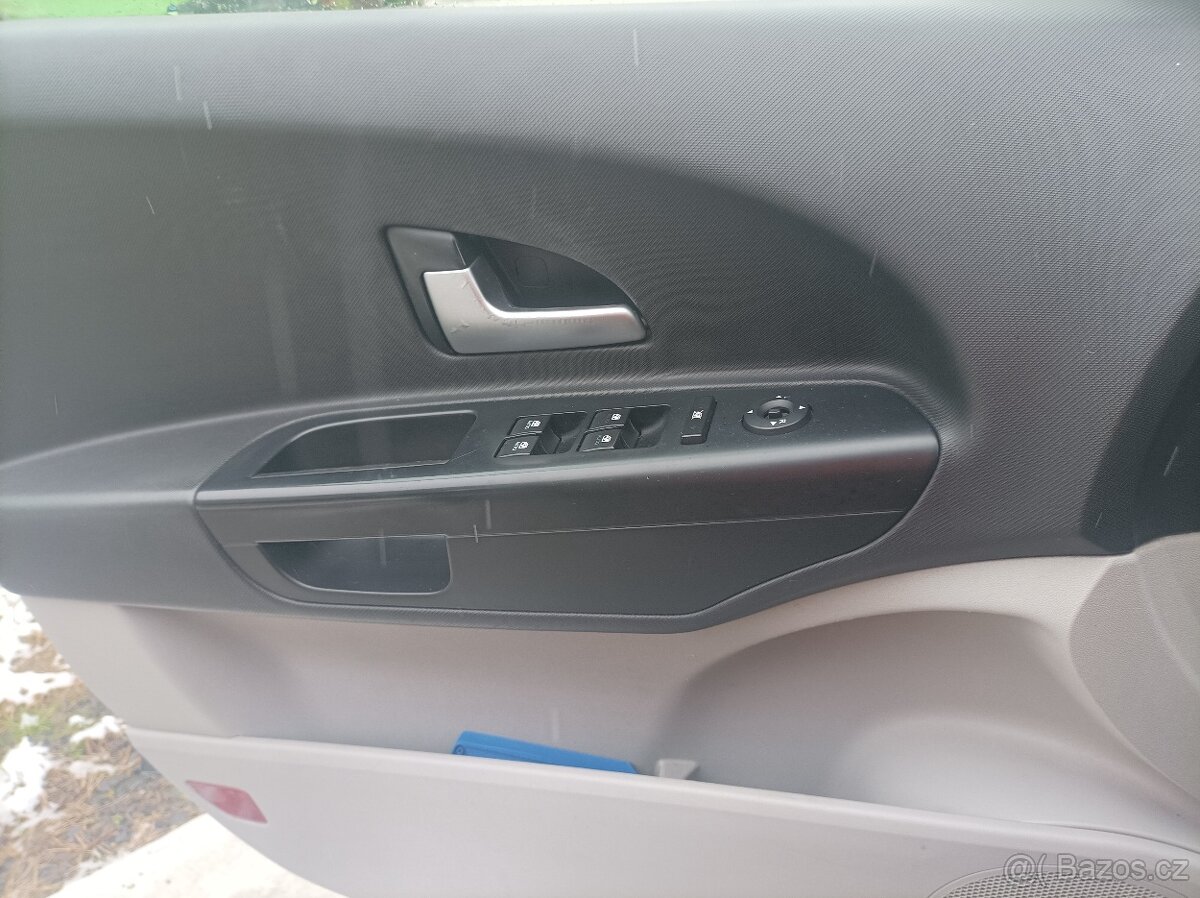 Kia Ceed 1,6 CRDI 2009 - 9